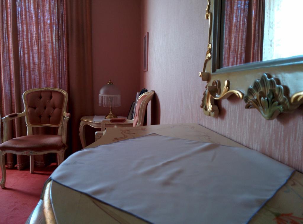 Hotel Croix D'Or Et Poste - Historisches Hotel Мюнстер Номер фото
